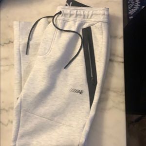 American Eagle joggers